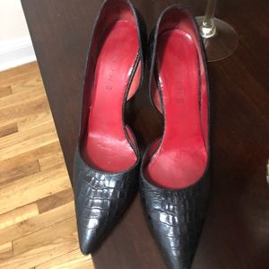 Leather snake skin print pumps